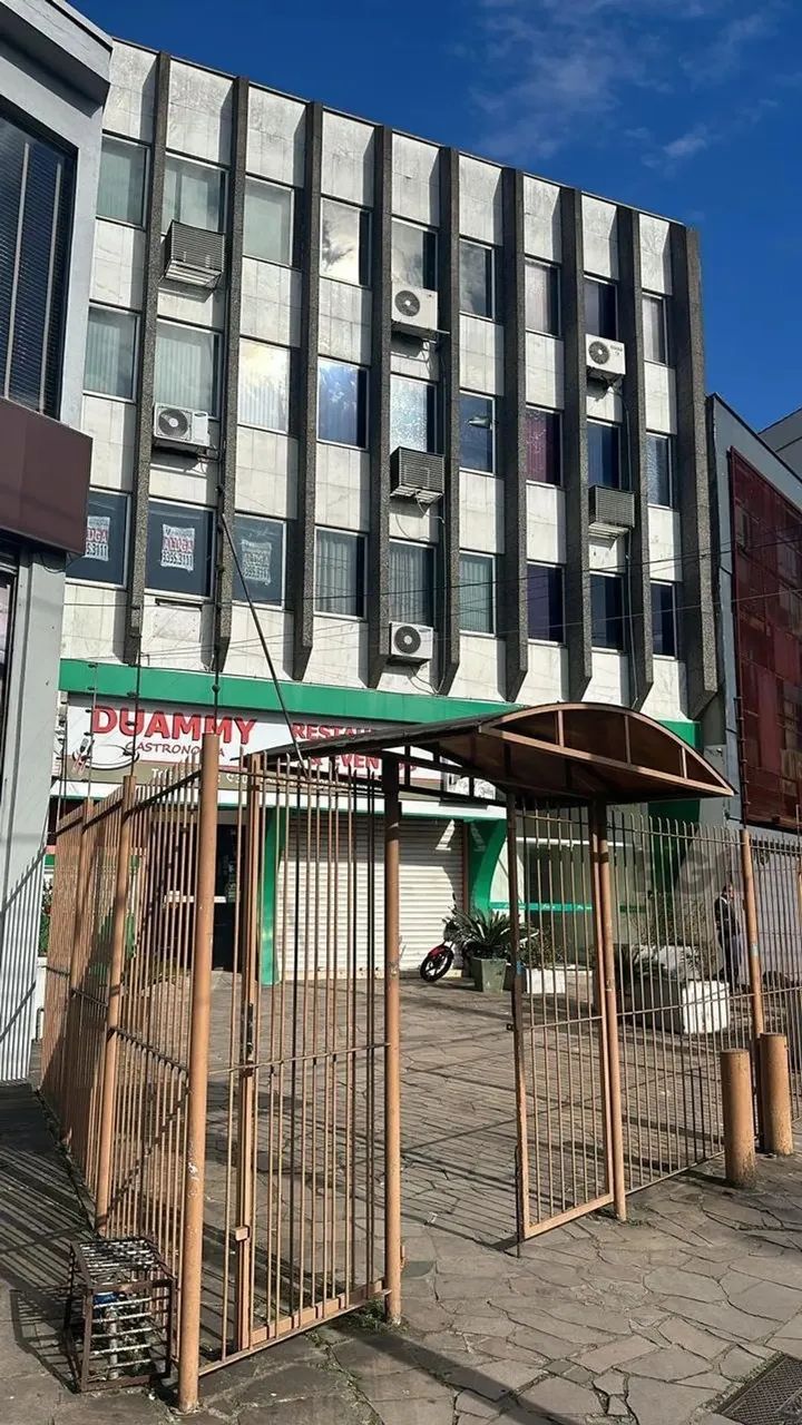 Excelente sala comercial à venda com 47,40m² no bairro Floresta . Elevador , Ótima localiz