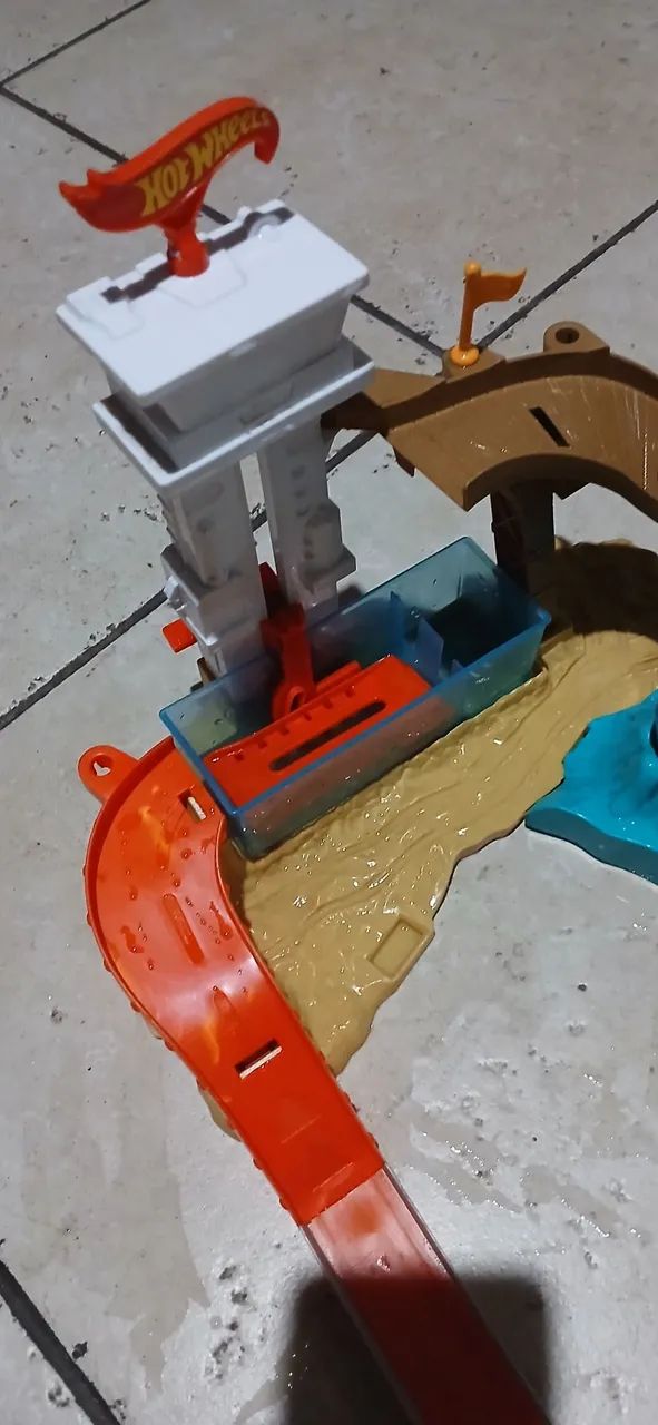 Hotwheels pista do tubarão . Novinha . Entrego no metro - Foto 4