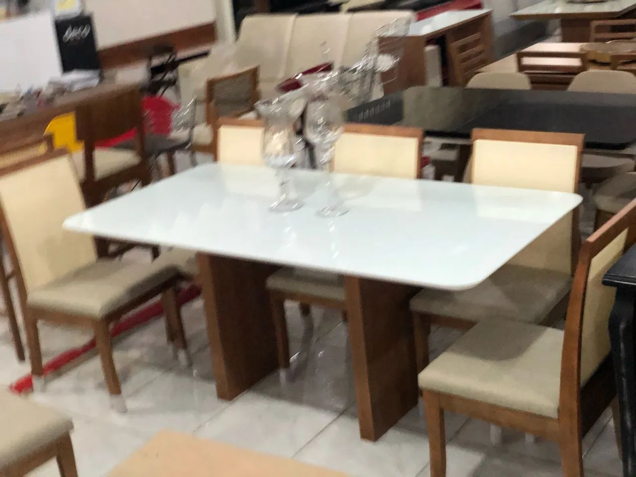 Mesa de Jantar Elegante com 6 Cadeiras de madeira  - Foto 3