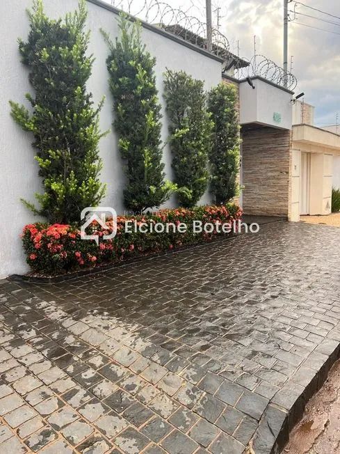 casa aluguel de200m², 4 quartos 1 suíte, piscina, área gourmet, Alto Umuarama - Uberlândia - Foto 4