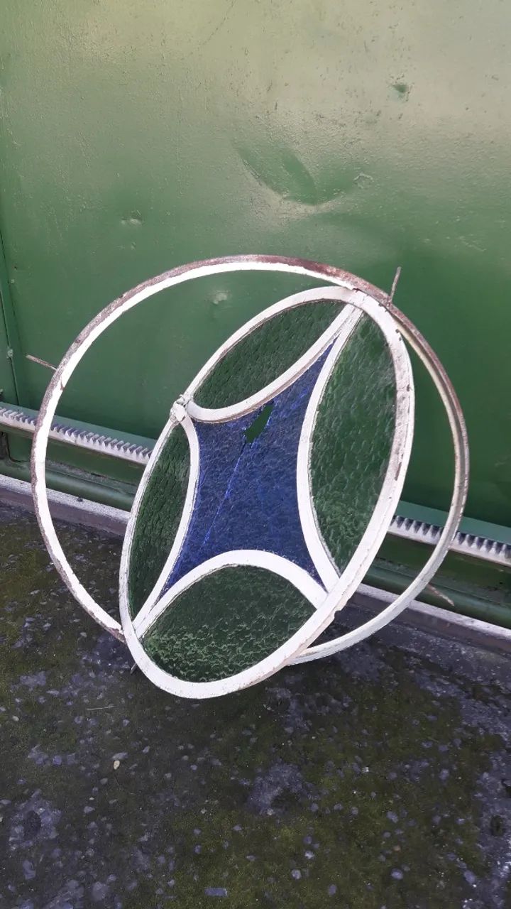 Janela basculante e rosácea64520792378625124