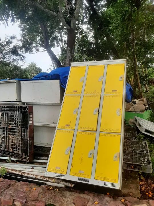 Armário de aço com 9 portas, amarelo