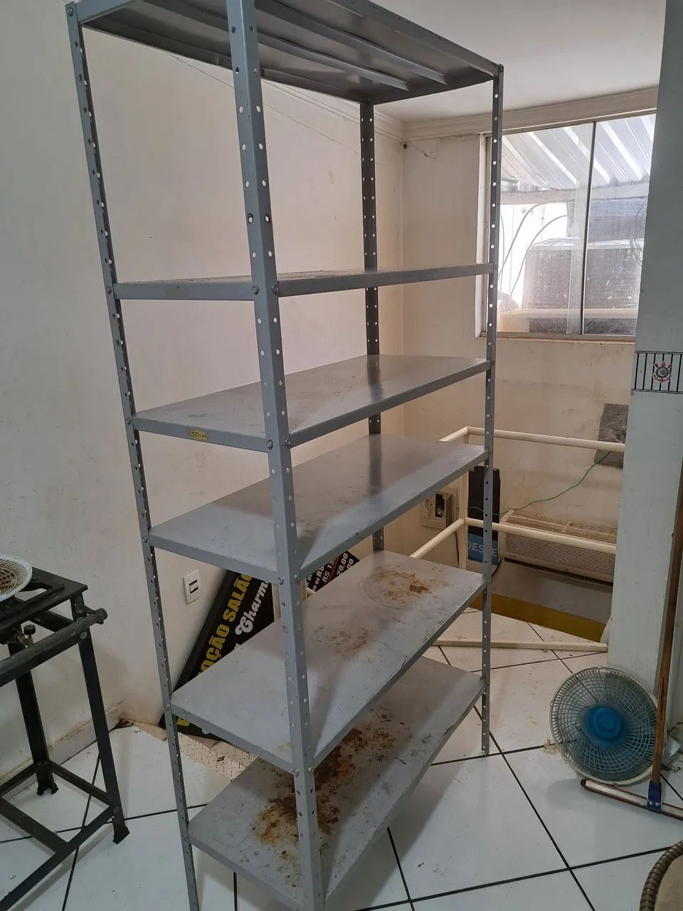 Estante de Metal Cinza - Ideal para Organização