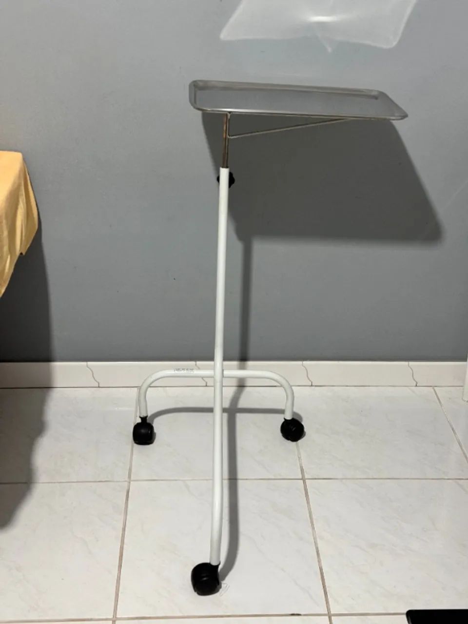 DOAÇÃO!!! Auxiliar / Bandeja Hospitalar