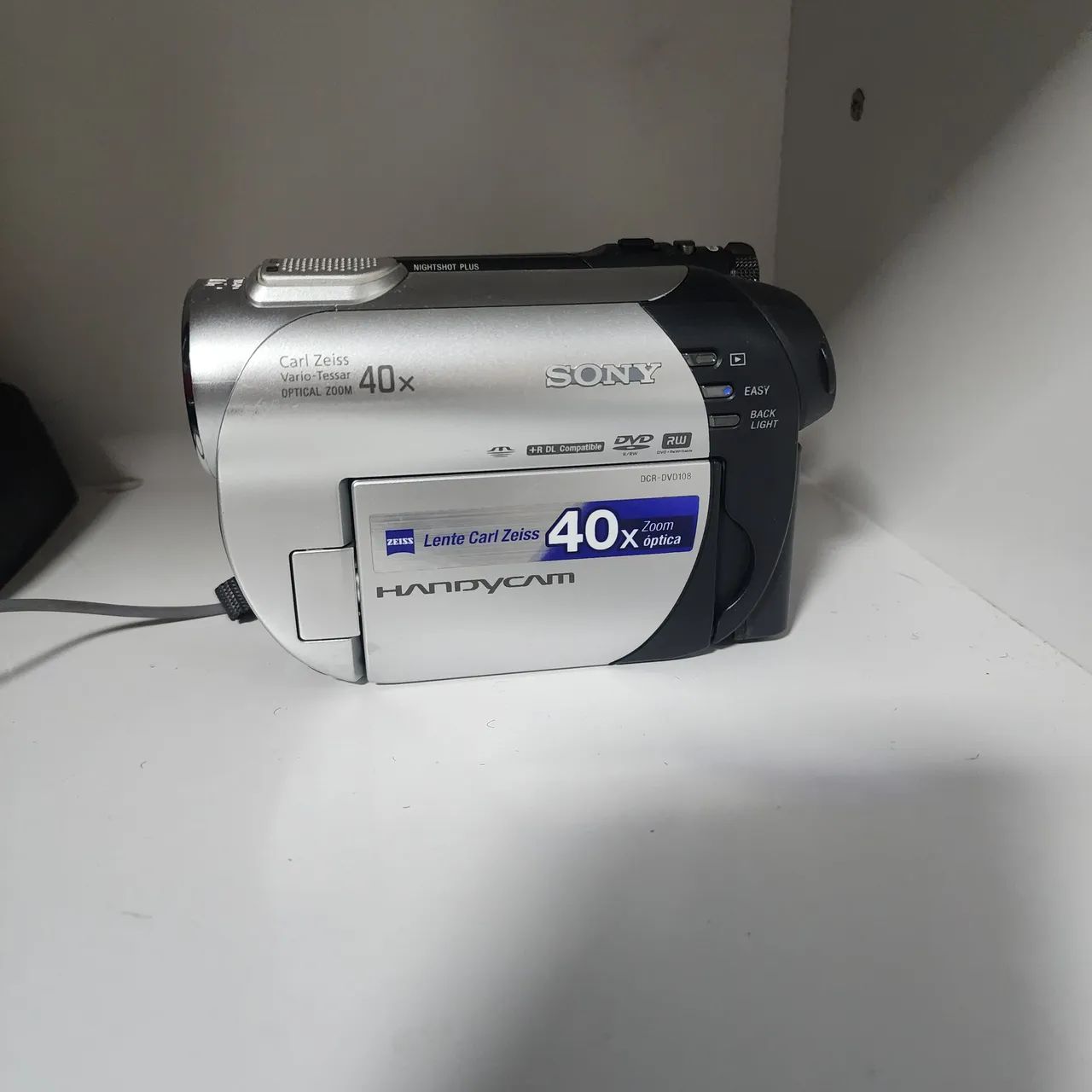 Filmadora Sony Handycam DCR-DVD108 40x Zoom