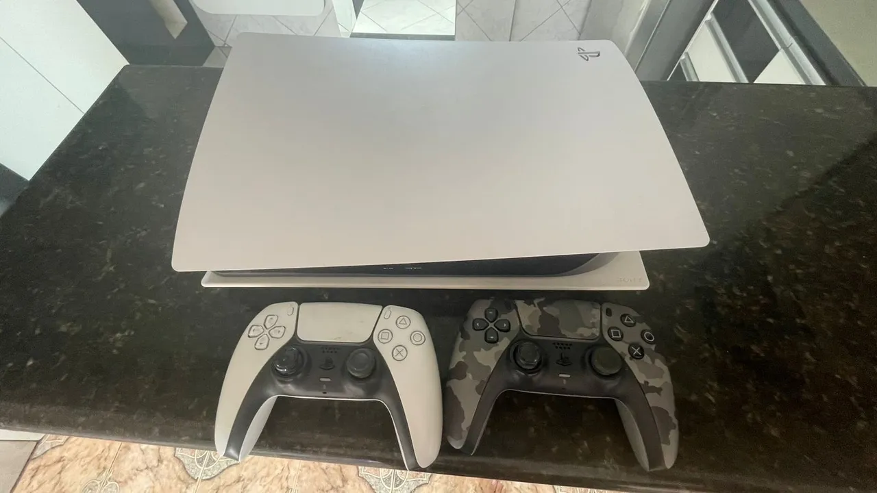 PlayStation 5 com 2 Controles - Mídia digital