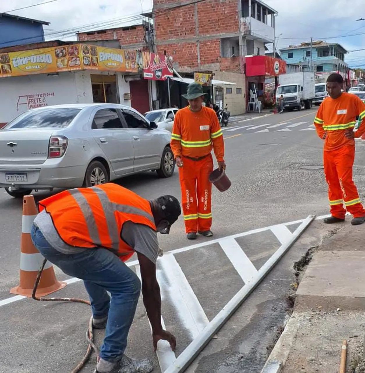 Serviço de sinalização viária, horizontal e vertical. - Foto 3