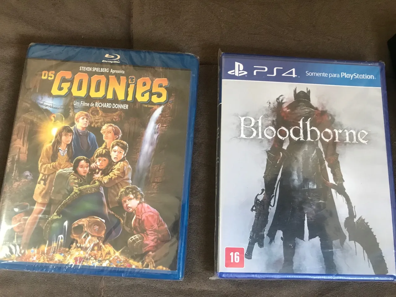 Jogo ps4 bloodborne e bluray Goonies lacrado