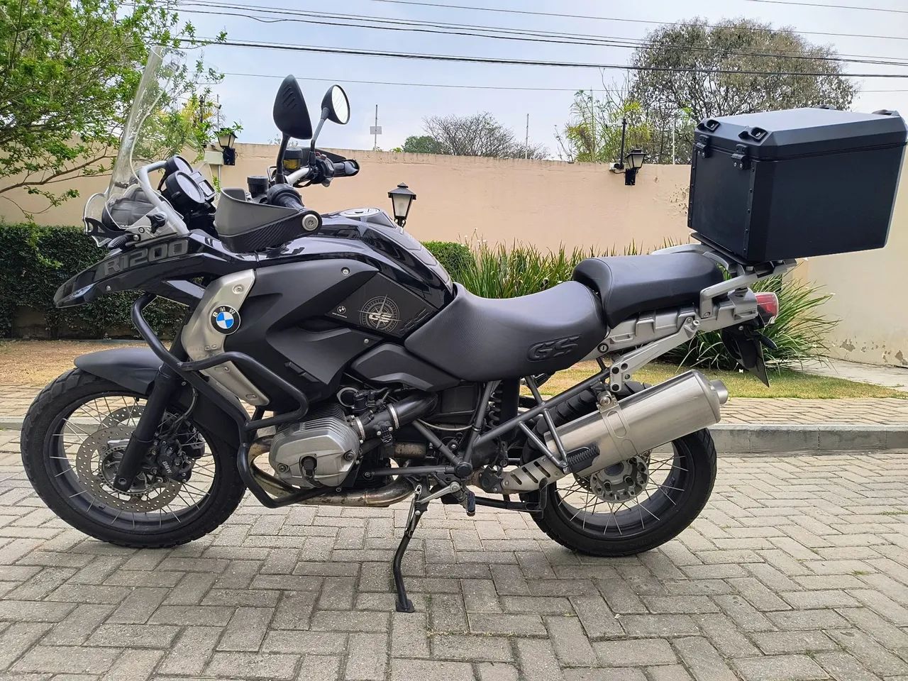GS 1200 Triple Black