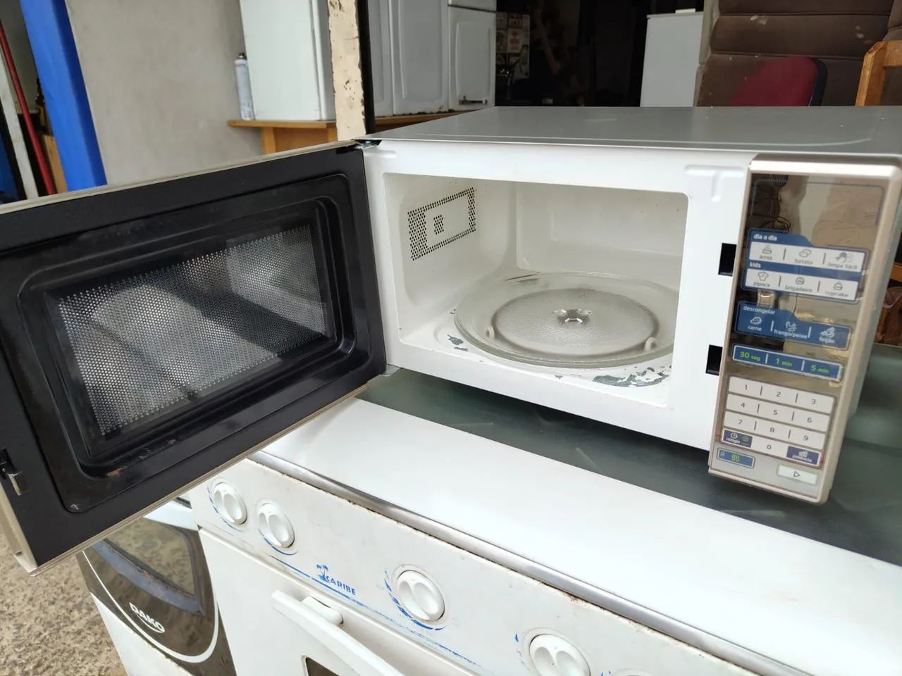 Microondas Midea 20 litros funcionando perfeitamente ((ENTREGO GRÁTIS)) - Foto 5