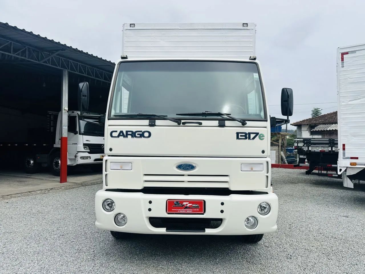 FORD CARGO 1317 COM BAÚ, REDUZIDO  - Foto 2