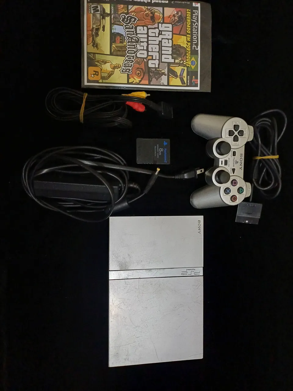 PlayStation 2 Silver em Ótimo Estado e Completo!
