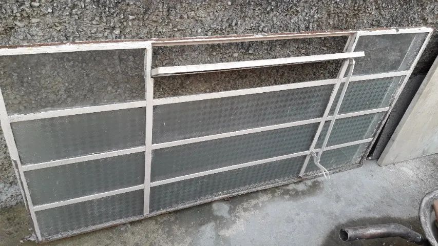 Janela basculante e rosácea64520792378625121