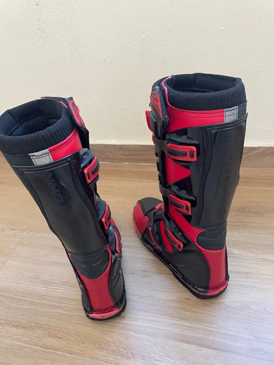 Botas de Trilha Combat4 - Vermelhas e Pretas - Foto 5