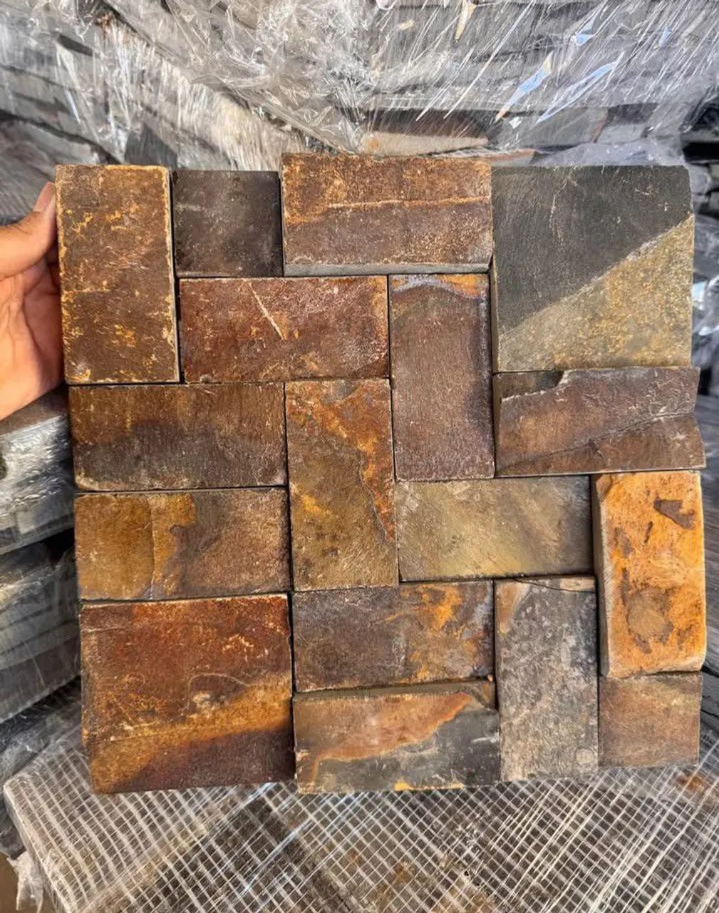 Pedra ferro na placa 30x30 em mosaico 