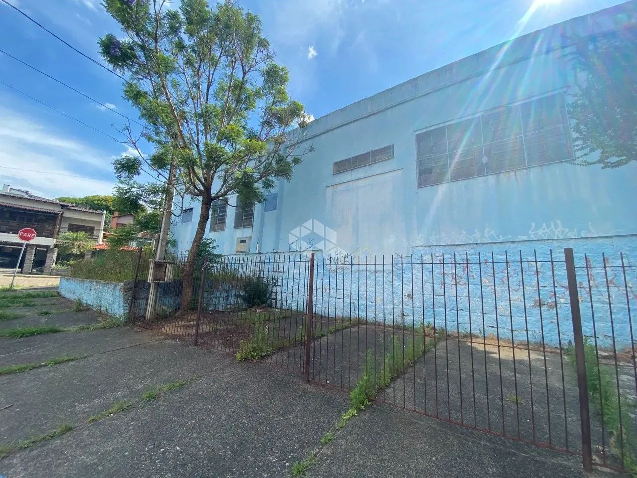 Terreno/Pavilhão de esquina no Bairro Medianeira, próximo antigo estágio Olímpico, Porto A - Foto 2