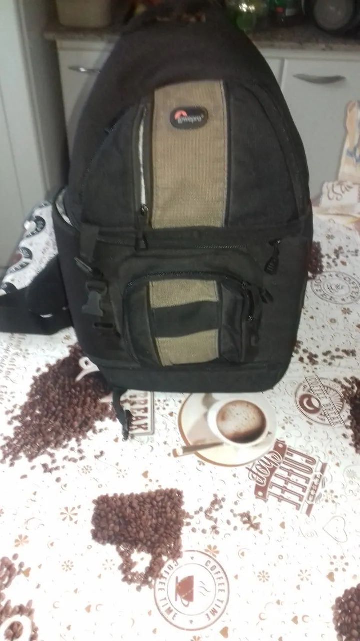 Mochila uma alça diagonal no peito 42 cm altura quase nova  tecido forte 40 reais - Foto 3