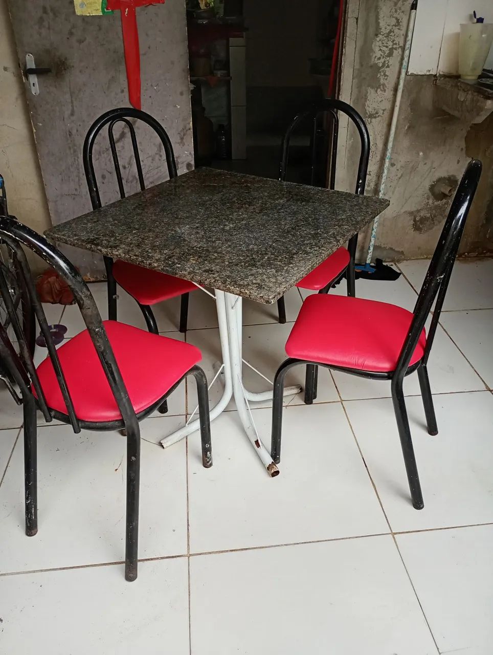 Vendo conjunto de mesa com cadeiras  - Foto 2