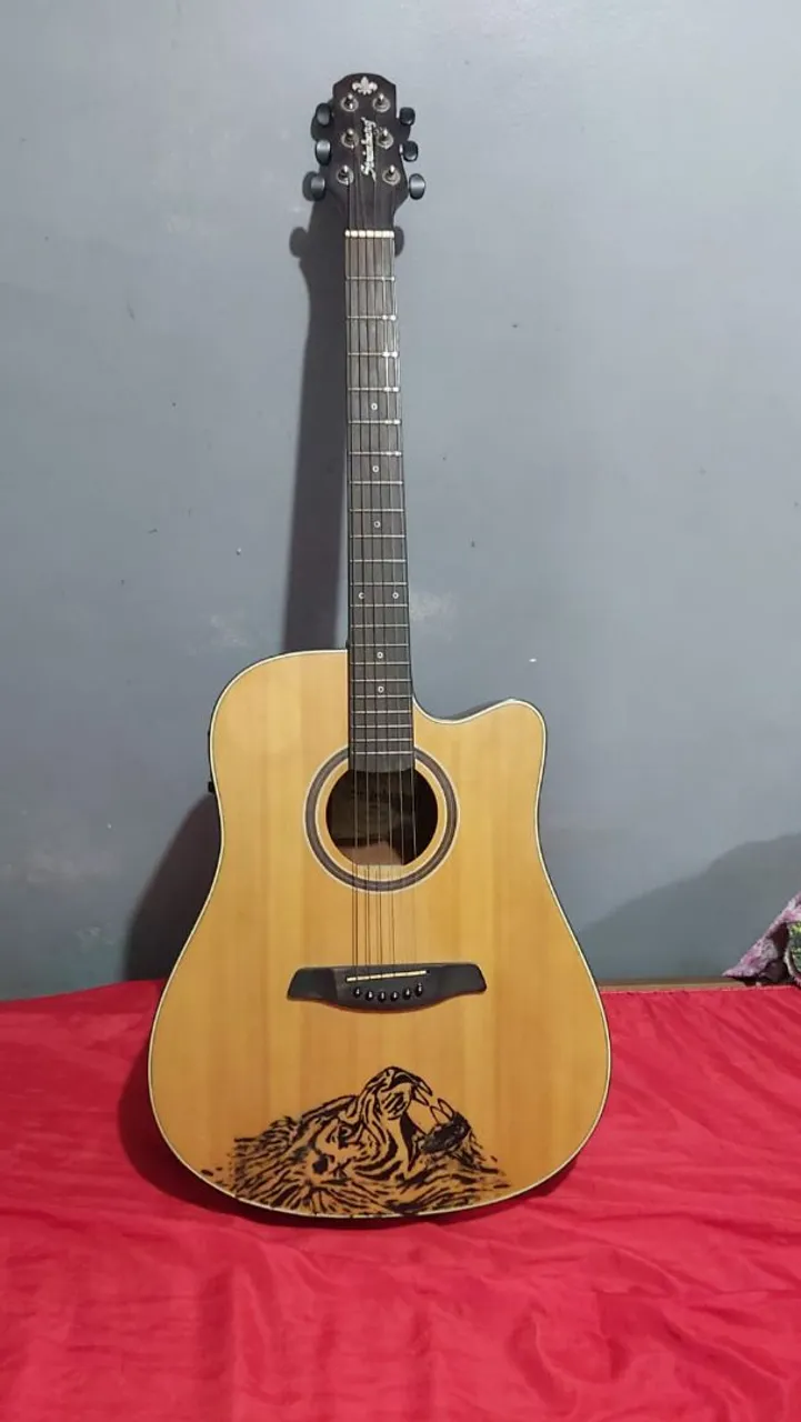 Violão eletrico Strinberg SD25c Ns com desenho de leão 