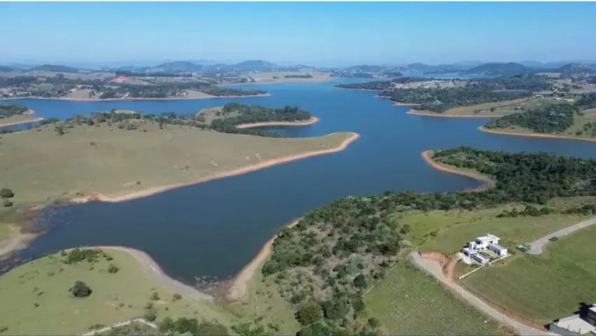 Lindo terreno na Represa de Joanópolis em Cond. Alto Padrão