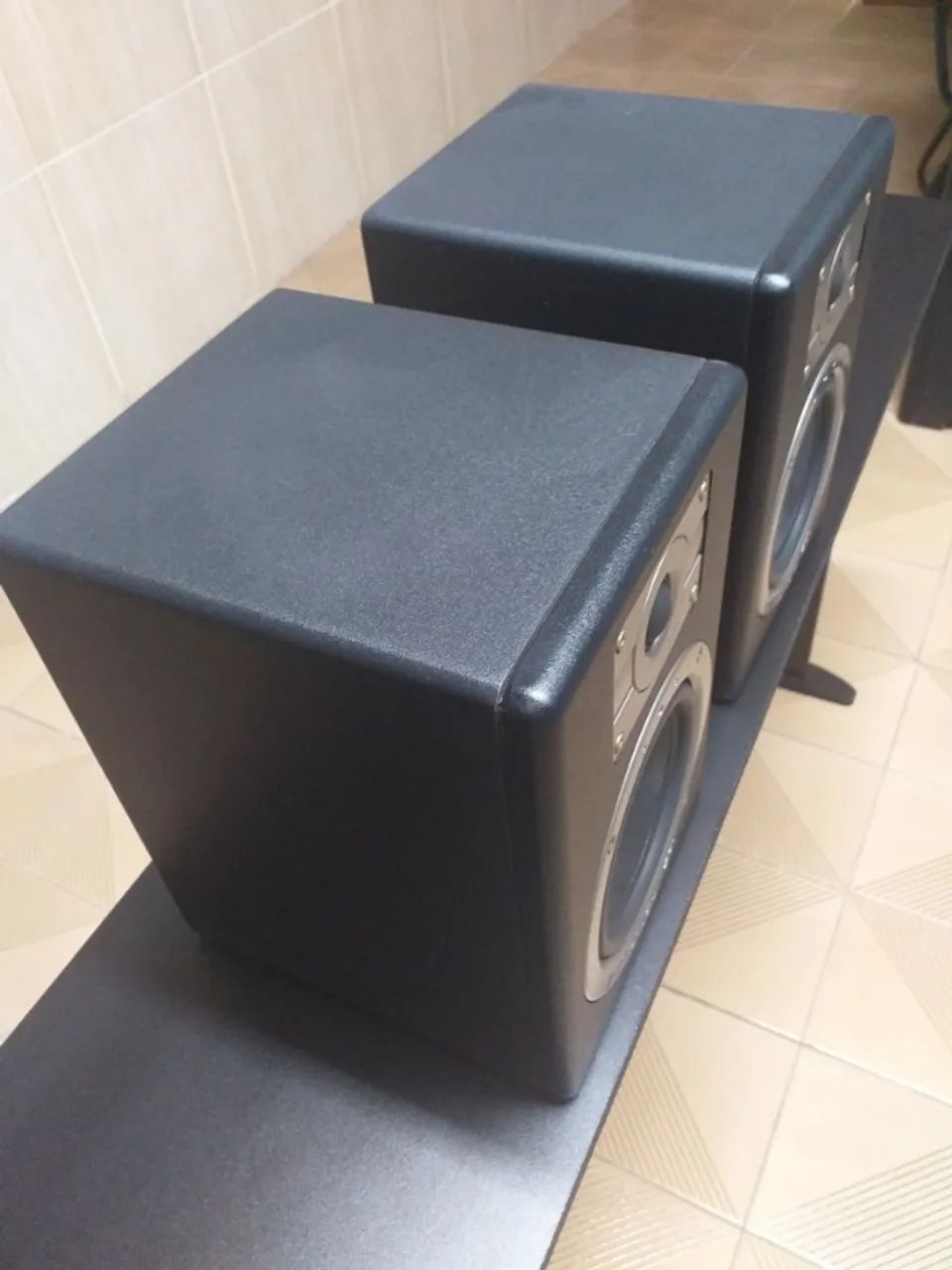 Par de Monitores de Estúdio Profissional - Bi Amplificados - Falante de Kevlar - Novo! - Foto 2