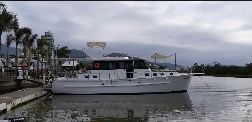 Trawler 59 para até 24 pessoas  Compra Compartimhada