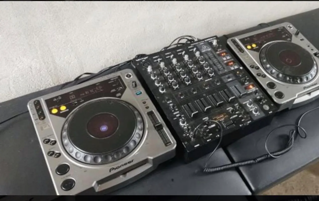 CDJ PIONNER 850 / MIXER DJM 600 / com case - Equipamentos e