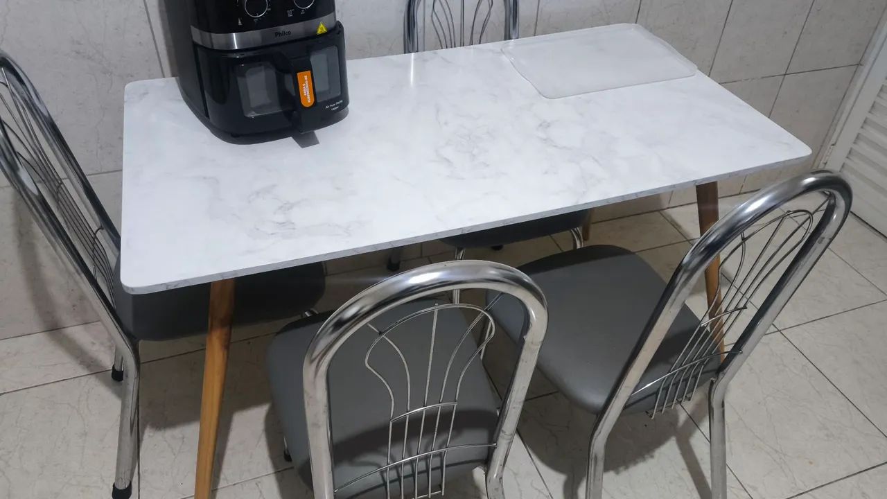 Mesa retangular com 4 cadeiras 80 x 160 cm 