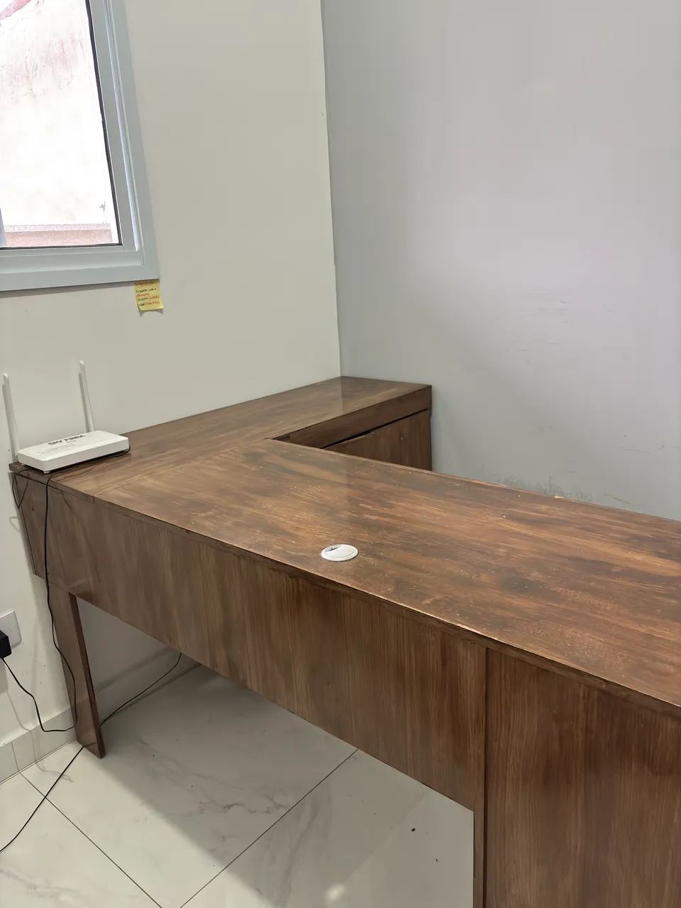 Mesa de escritório em L 