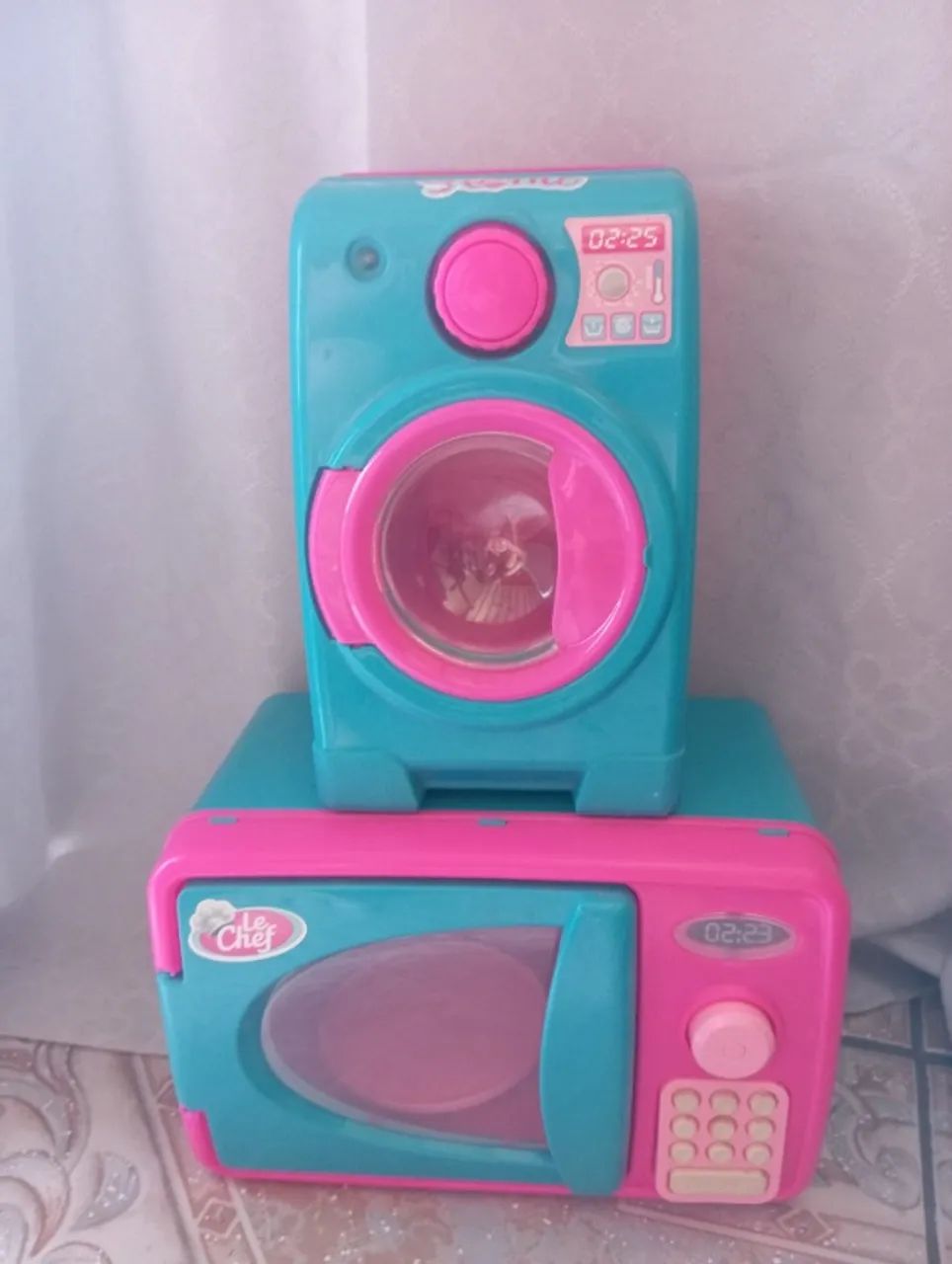 VENDO MICROONDAS E MÁQUINA DE LAVAR ROUPA INFANTIL.