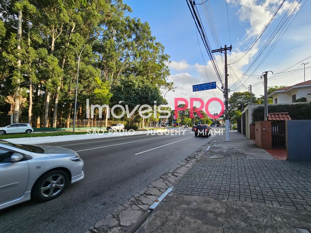 Comerical de frente ao Parque Ibirapuera
