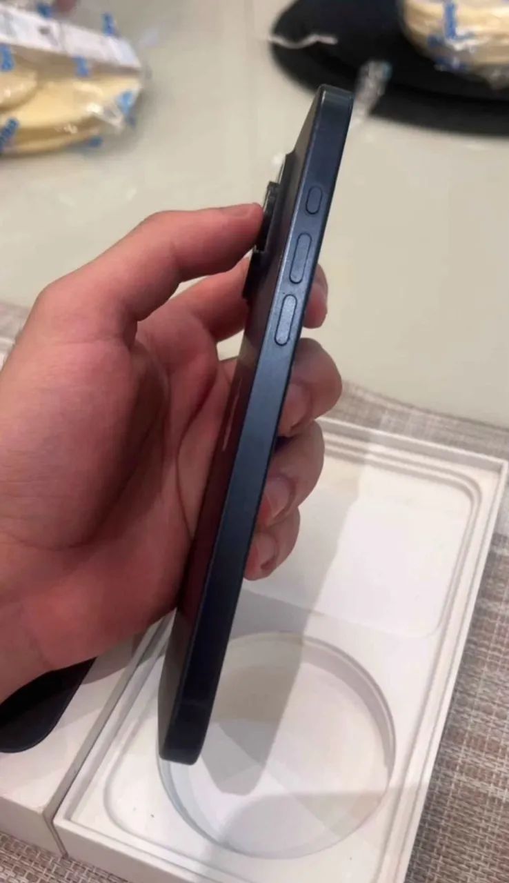 iPhone 15 Pro Max - 256GB - Azul - Foto 2
