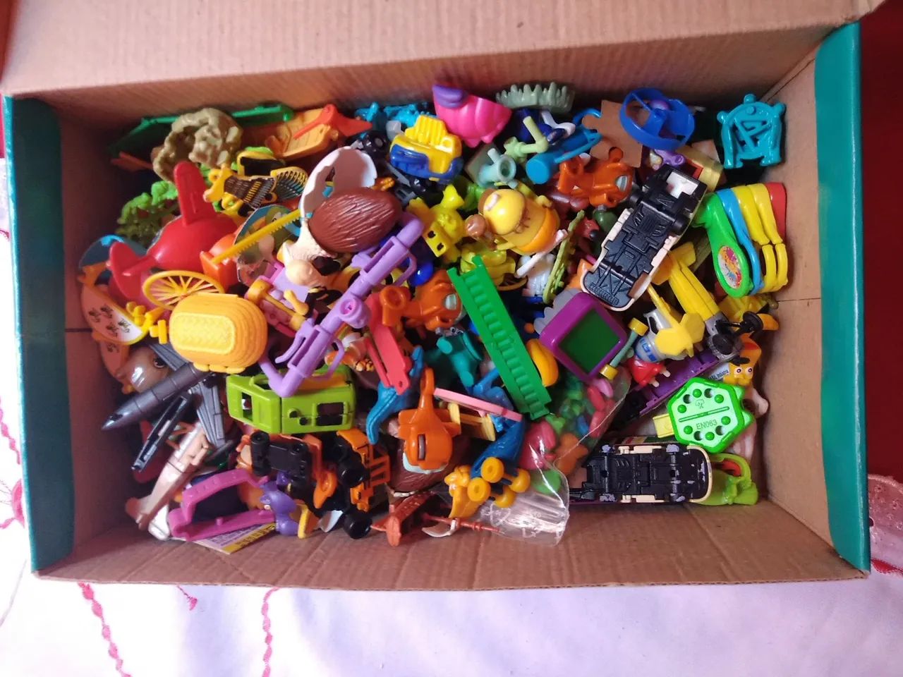 Lote várias peças Kinder ovo