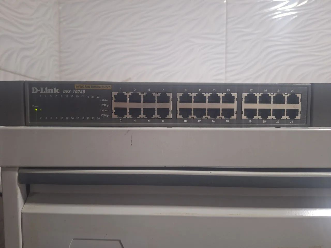 Switch D-Link DES-1024D - 24 Portas 10/100 Mbps