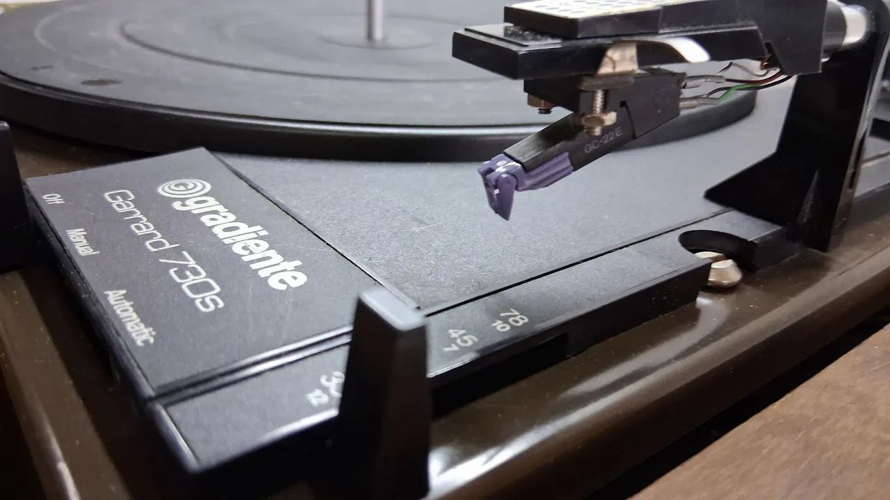 Toca disco gradiente garrard 730 S marrom  - Foto 4