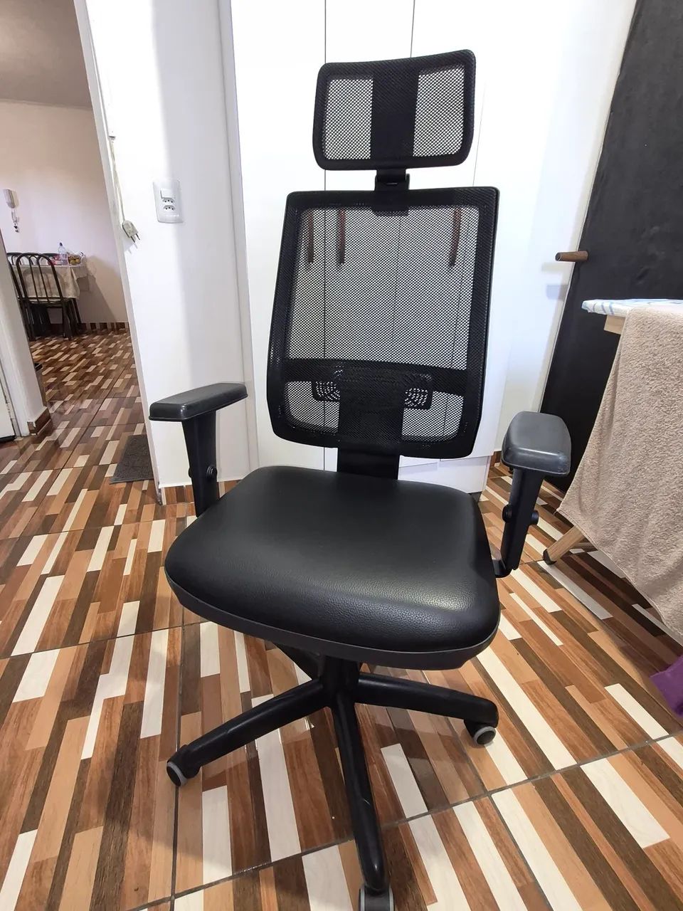 Cadeira de escritório Brizza com braços 3D - Foto 3