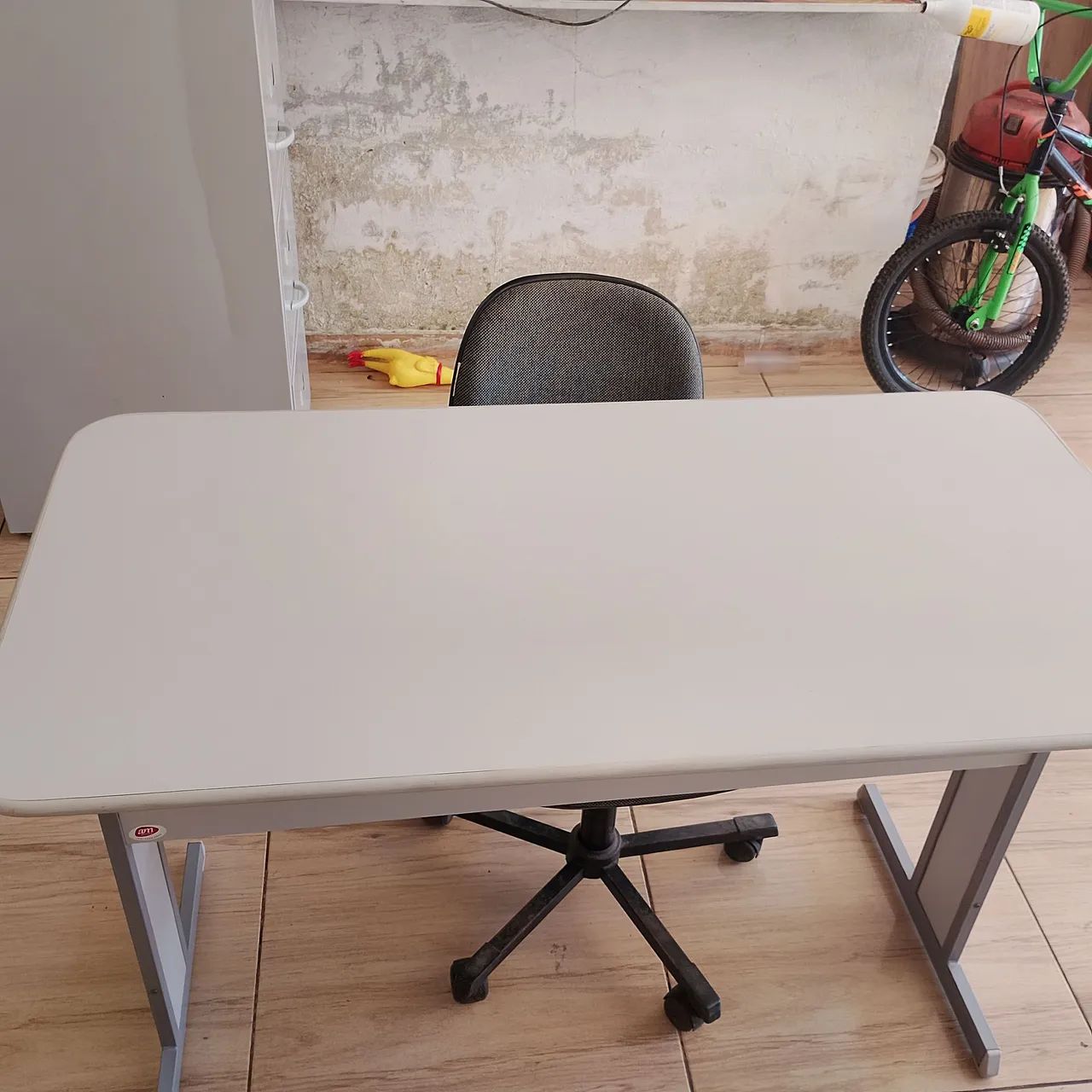 Mesa de Escritório com cadeira 