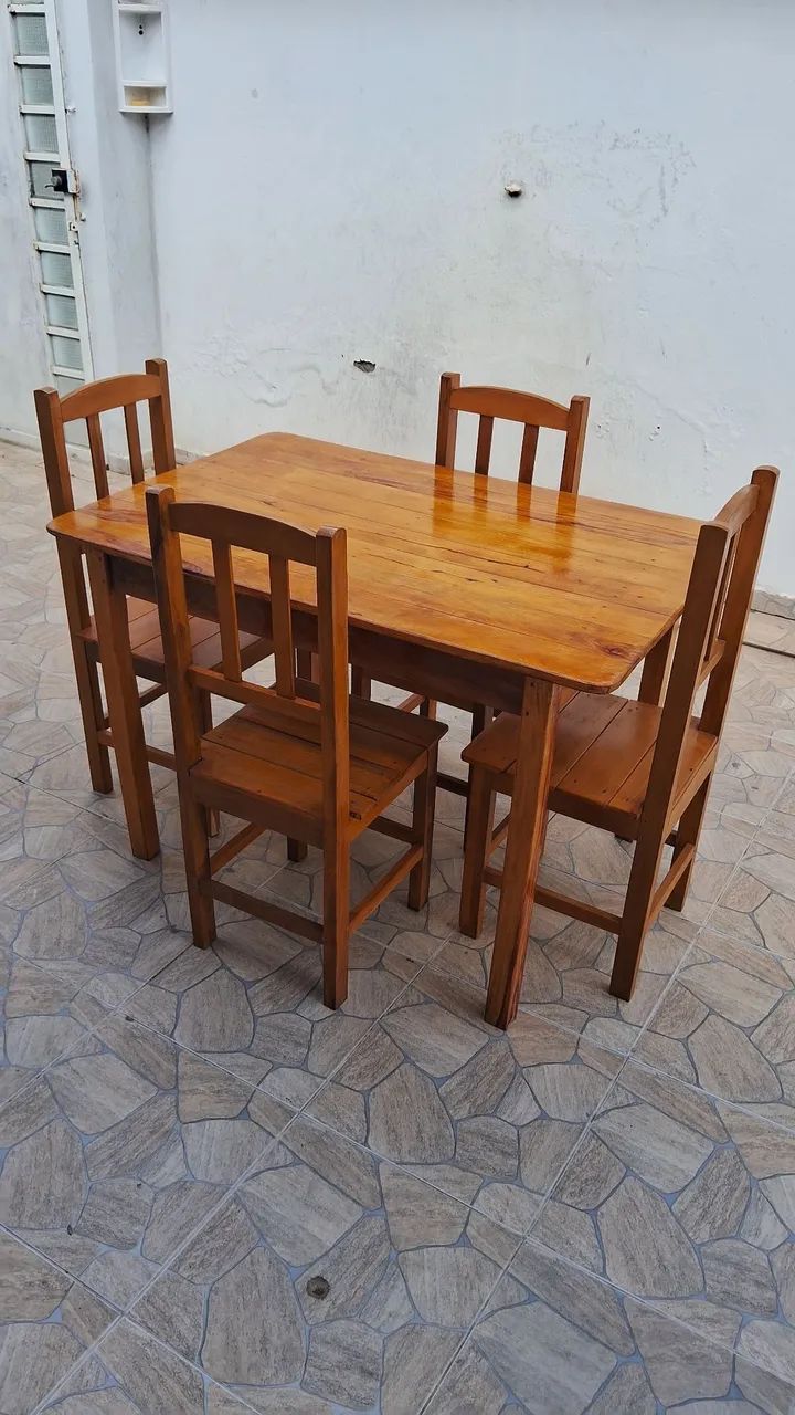 Mesa Madeira com Cadeiras 