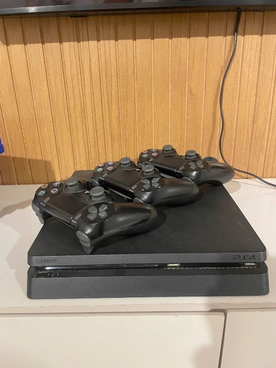 PlayStation 4 Slim 