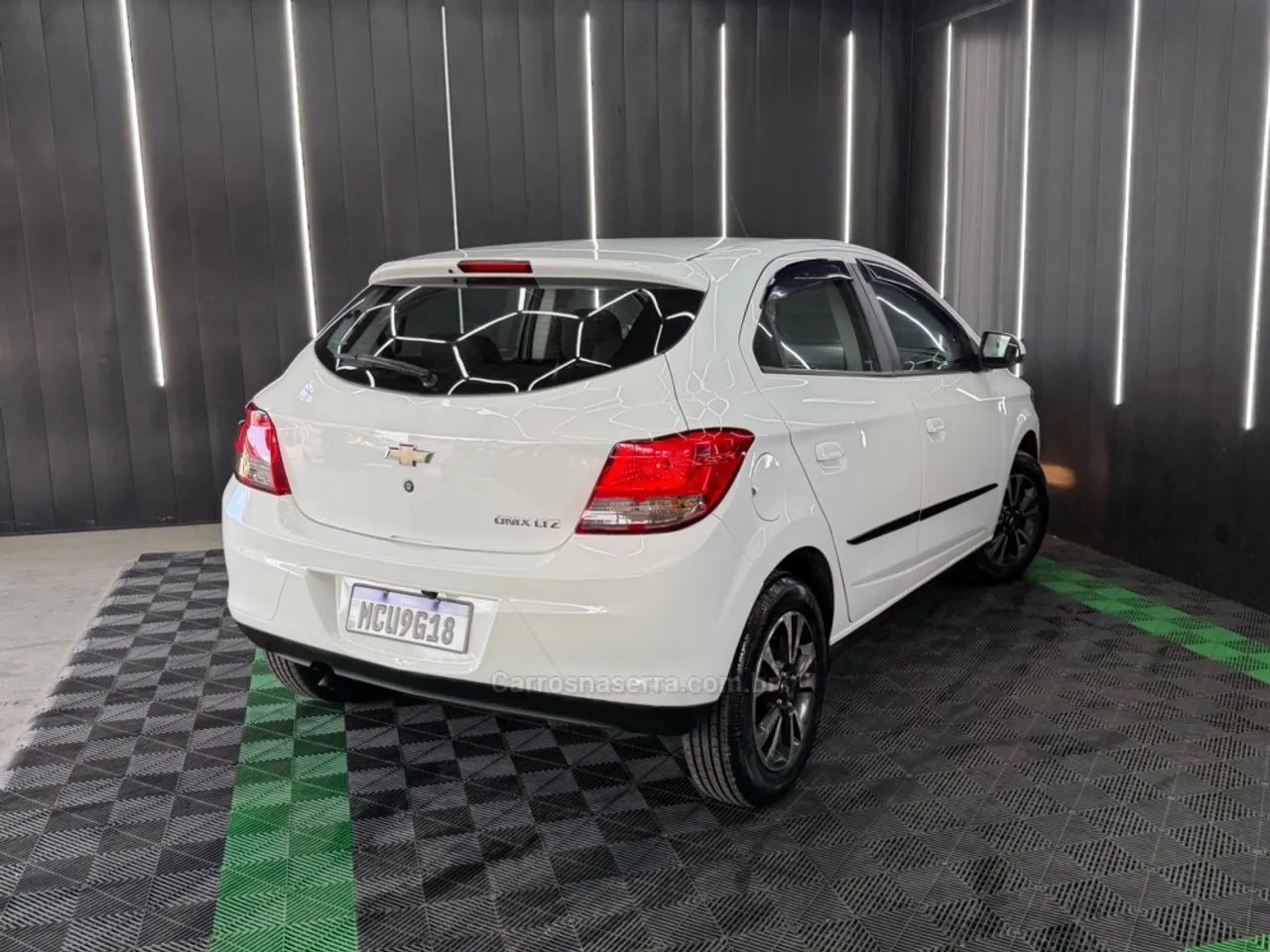 Chevrolet Onix Hatch LTZ 1.4 8V Flex Mec. 4P 2015 - Foto 2
