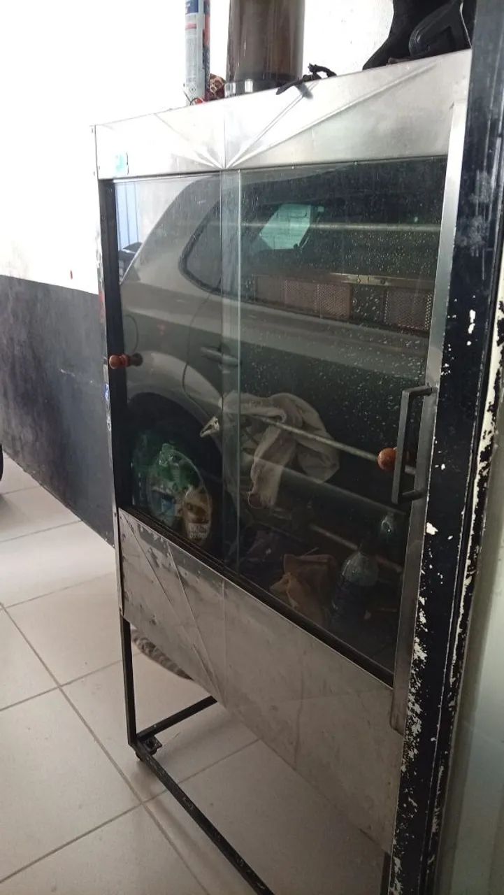 Vende cê  cervejeira expositora e uma máquina de frango 