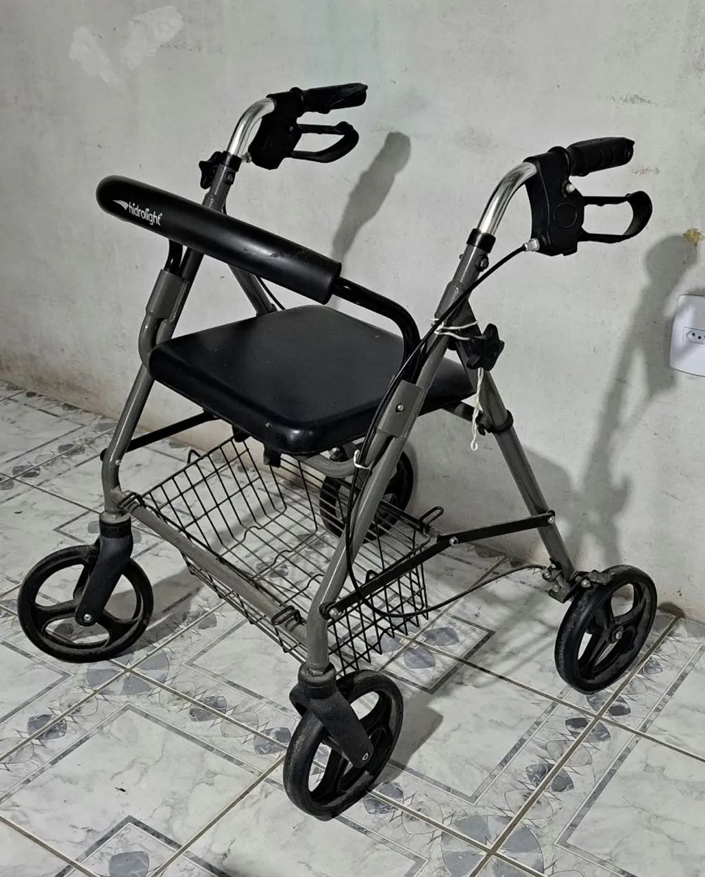 Andador com 4 rodas e assento - Foto 3
