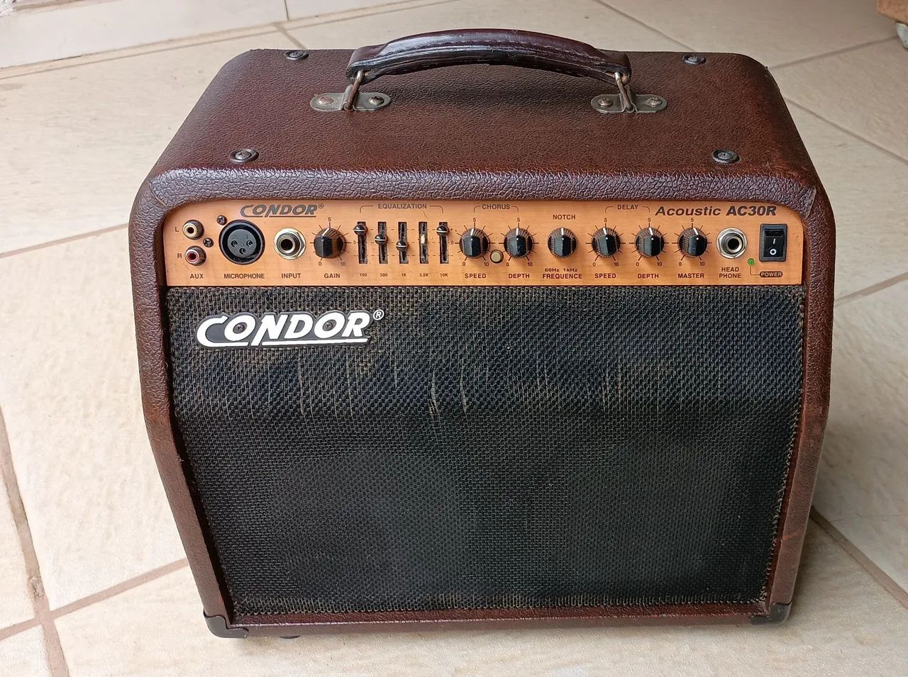 Caixa acústica amplificada Condor AC30R  30 Watts 