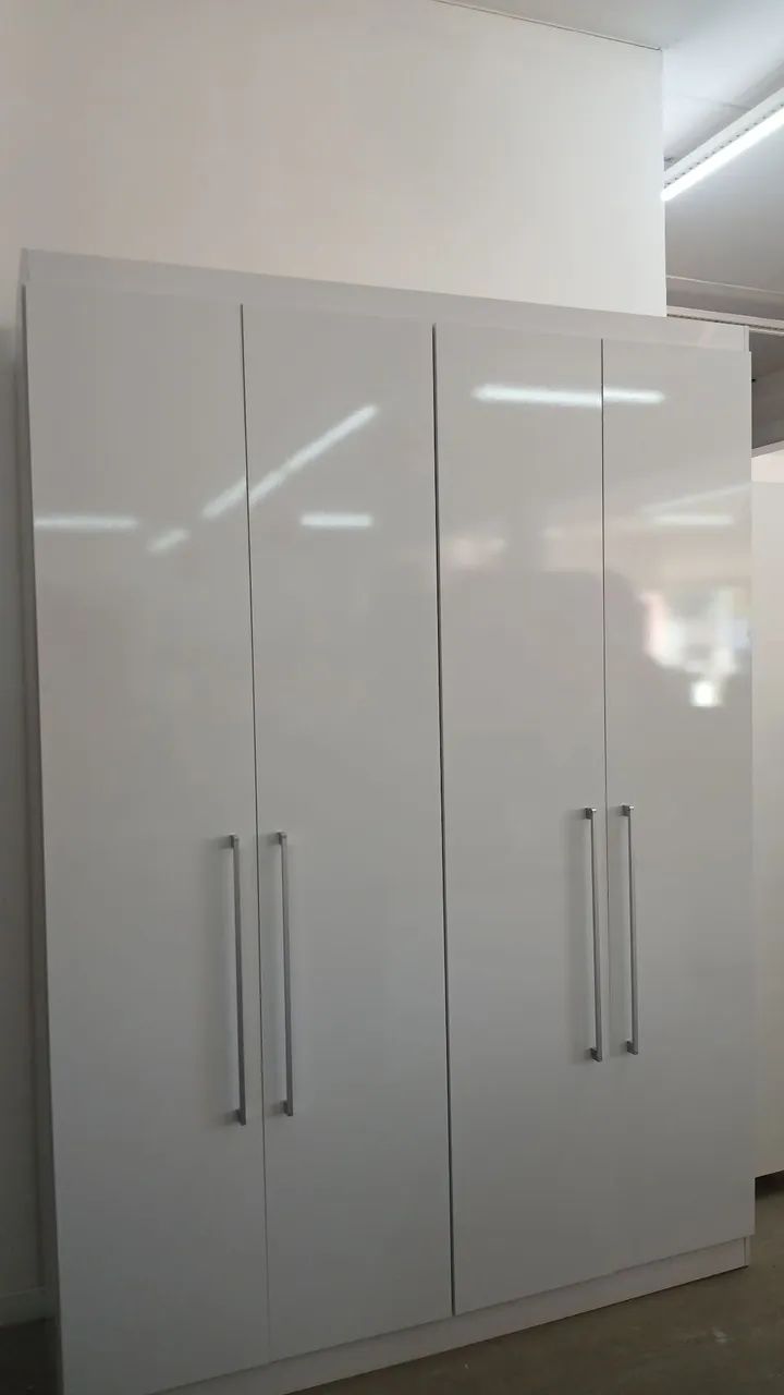 Roupeiro 4 portas