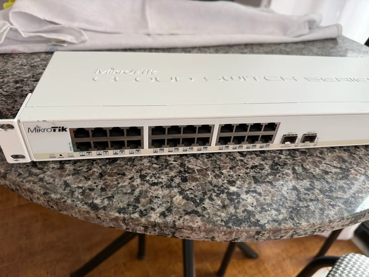 CSS326-24G-25+RM - Foto 2