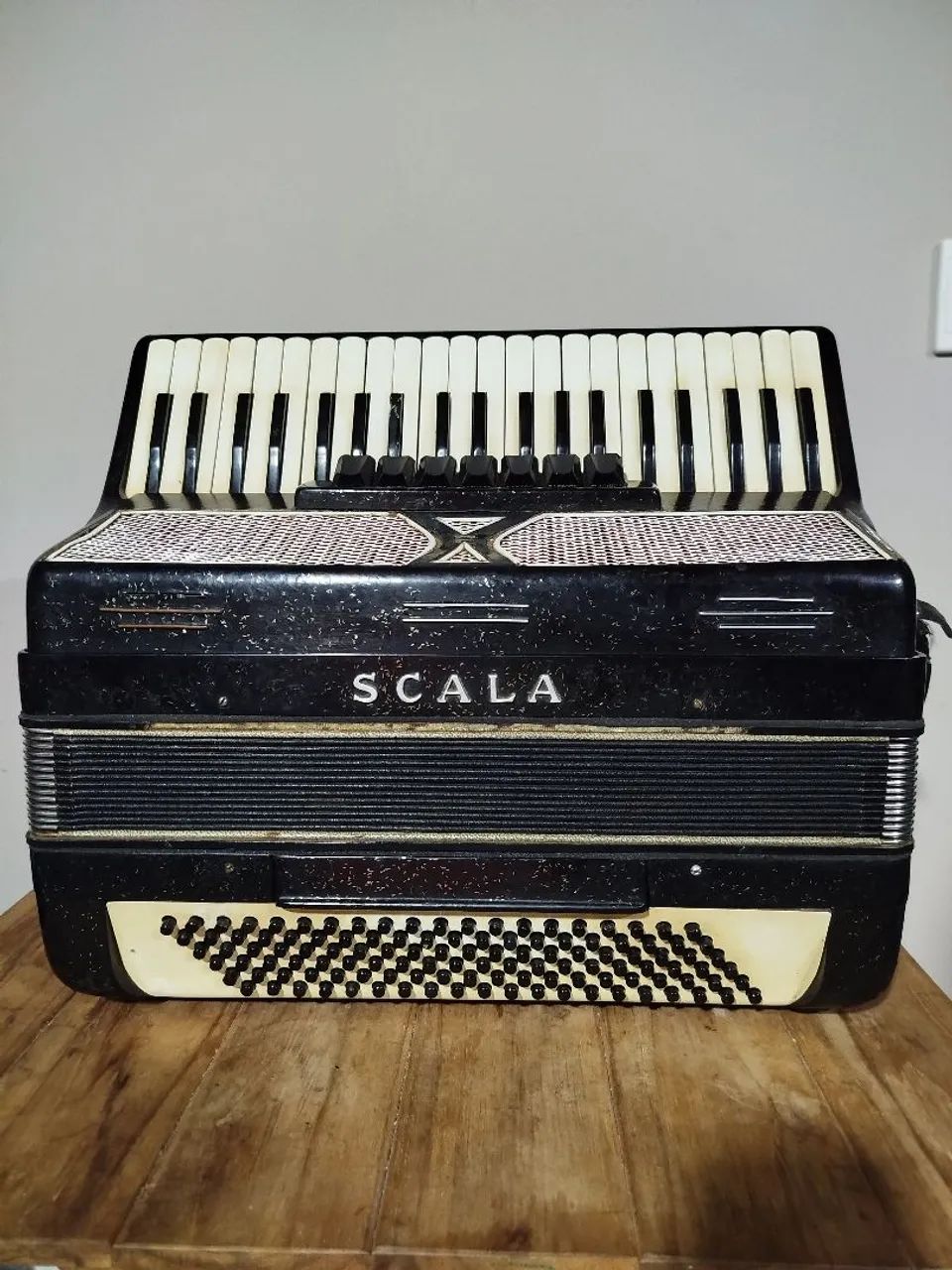 Acordeon Scala 120 baixos 