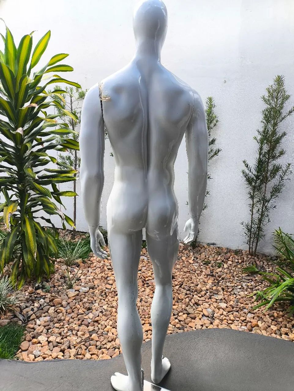 Manequins masculinos (tamanho 38 e 44) brancos - Foto 5