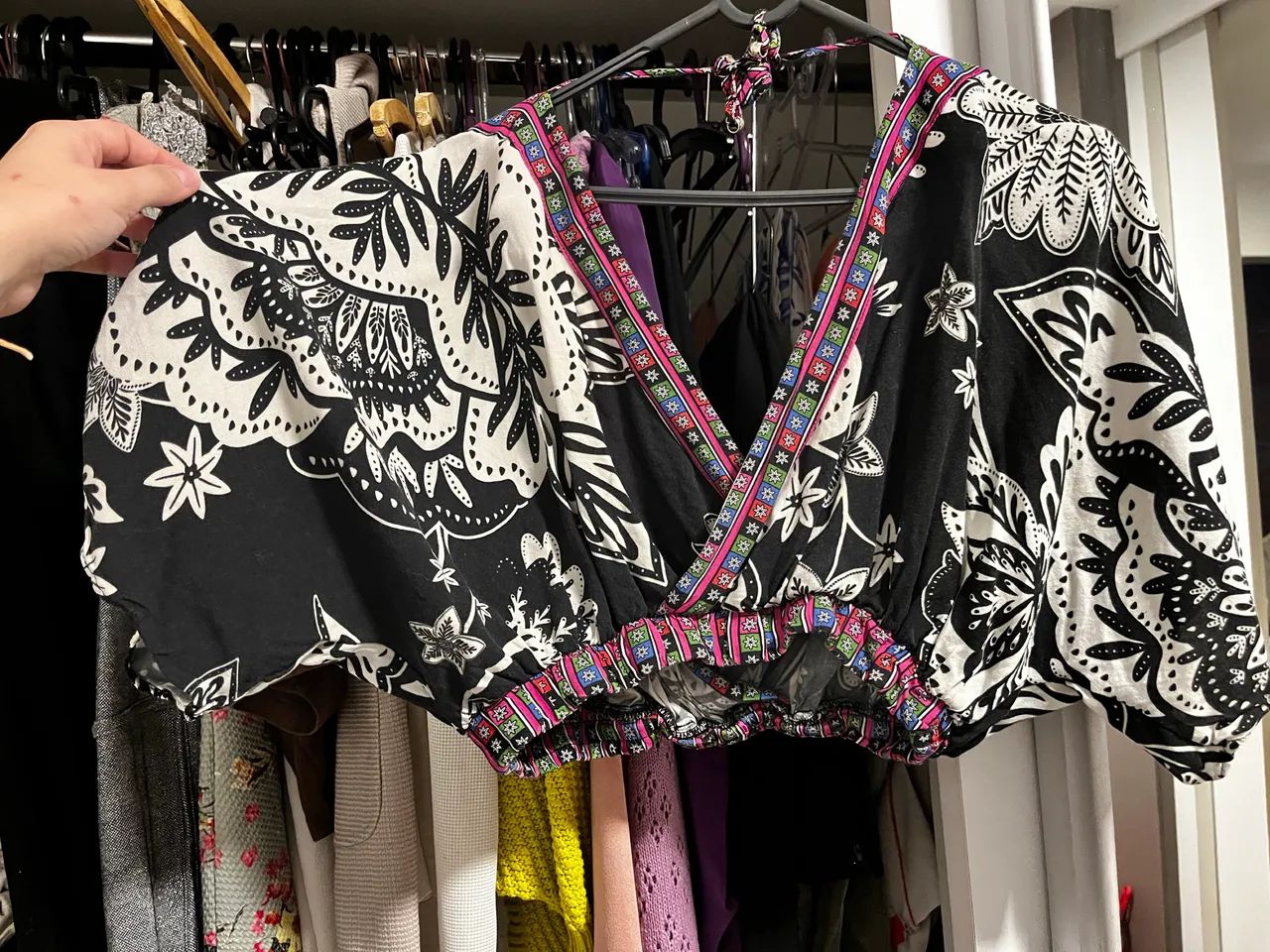 Roupa blusa Cropped com estampa tropical  - Foto 3