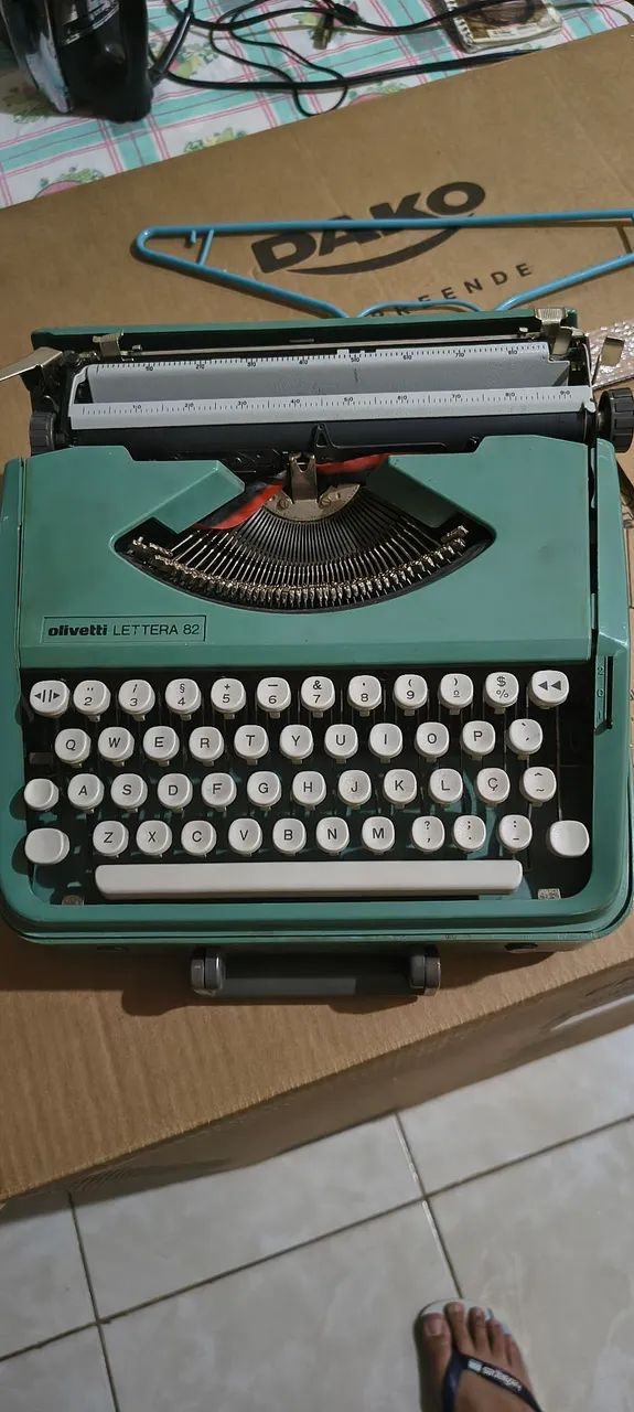 Maquina de escrever Olivetti lettera 82