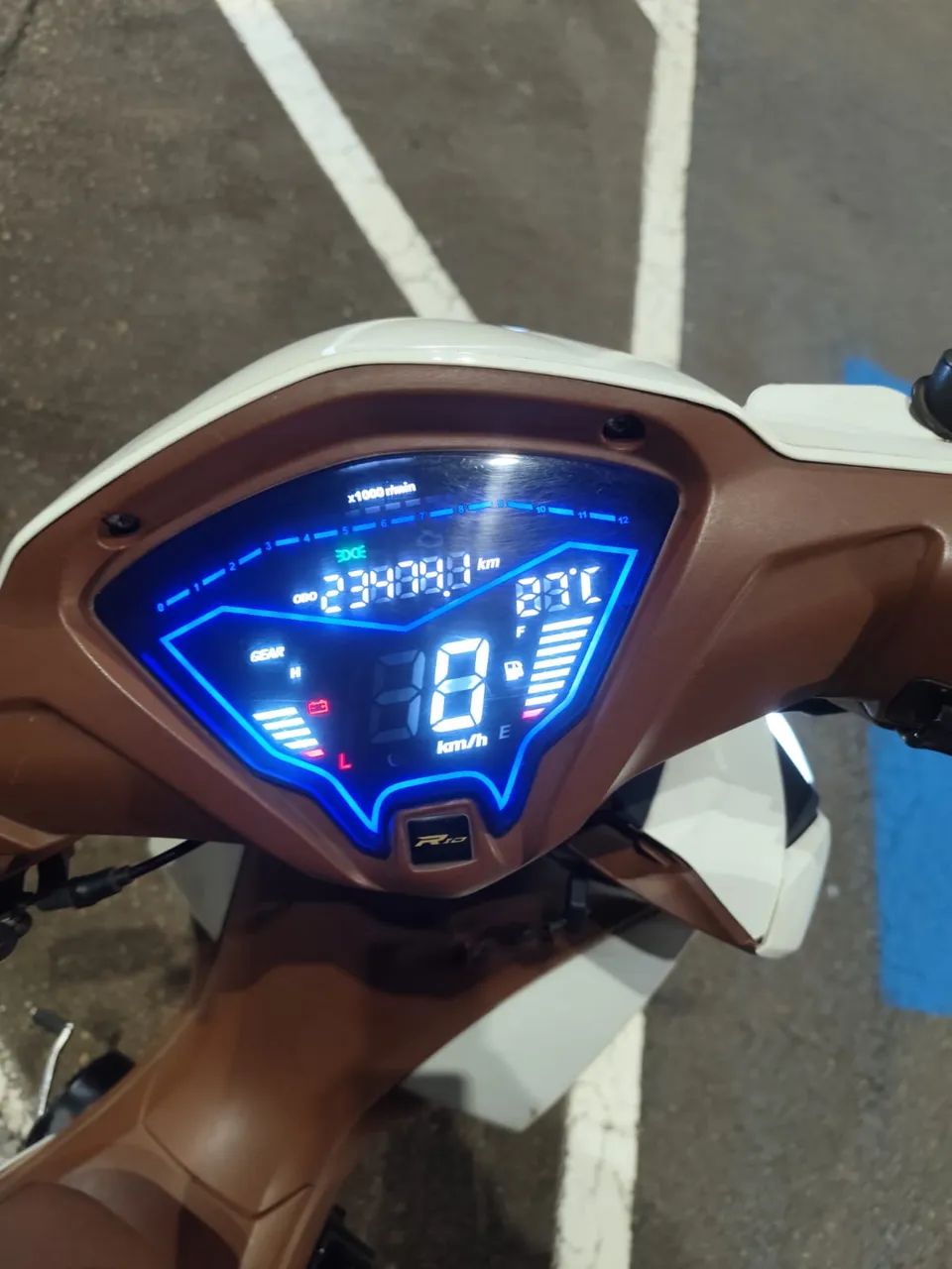 Venda de moto semi nova  - Foto 4